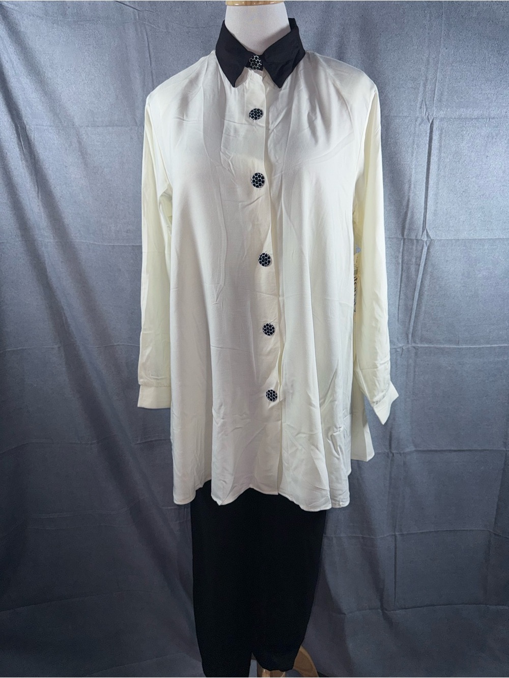 2598-Honors Maternity Elegant Two-Tone Button Front Tunic Cream w/Black Collar